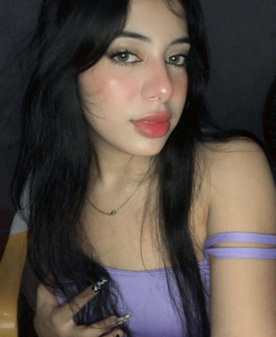 zara-villy-webcam-model-profile-xhamsterlive