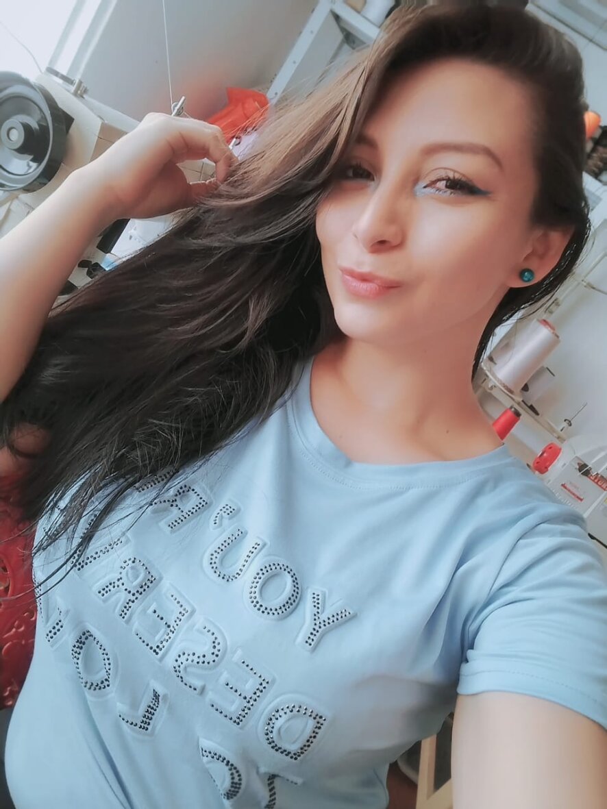 helen-latinlady-webcam-model-profile-xhamsterlive