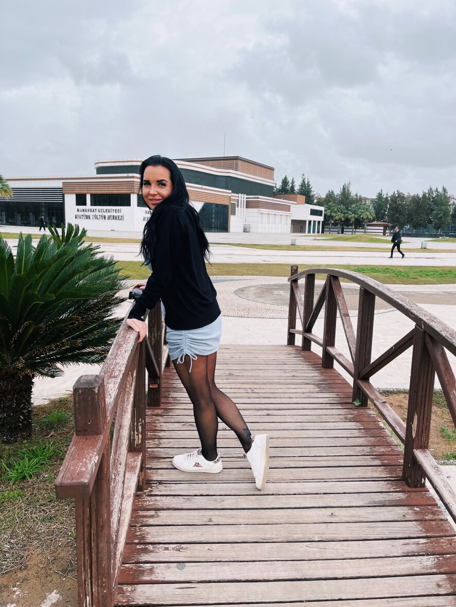 MIA-XXX Webcam Model Profil | xHamsterLive