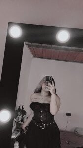 RubyCastellanos_XXXX Relaxing at home Billede