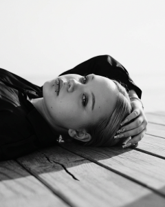 LeahAllsop Public 사진