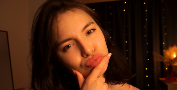 RoseBIeuMaking faces at the camera照片 5