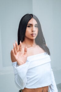 Caroline_foster1Through the glass图片 2