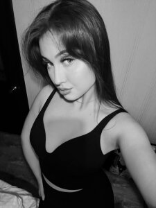 HildaCills Public Pic 2