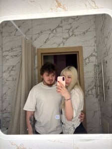 Mark_and_Jennie: Public ( 2 фото)