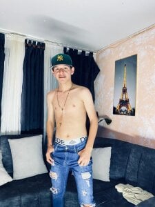 Tonny👾😈 de DesiresOfOlympus_  5 photos