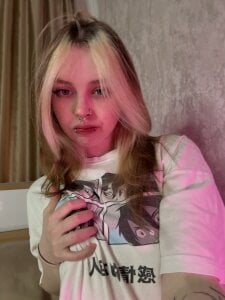 HildaEvatt pink girl Pic 2