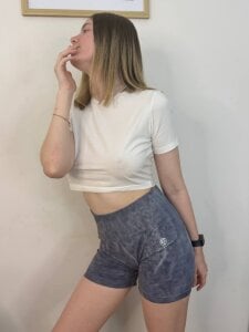Scarlet_Wein lovely Pic 2