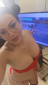 AmyShaky Public Pic 4