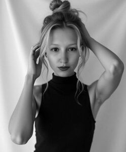 MonicaCreatAdult Suspended Syntax Pic