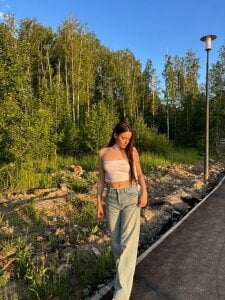 SelenaHold Public Pic 4