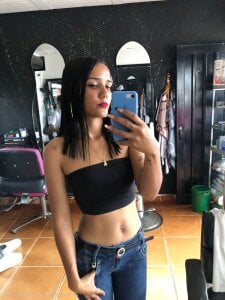 Girl-hot07 Public Pic 2