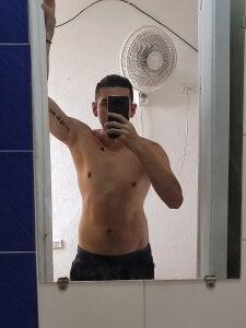 lucasbennett_ Public Hình