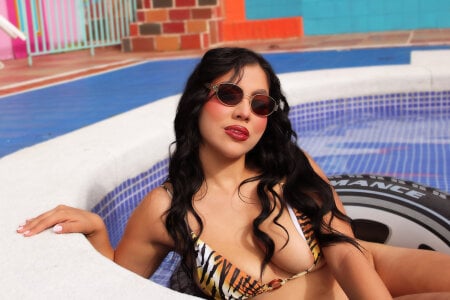 katiamoree It's too hot here 🔥🔥🔥  5. fénykép