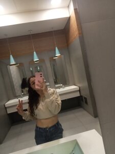 Vera_gold Public Pic 4