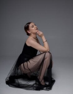 LessySmith Glamor magazine Pic 2