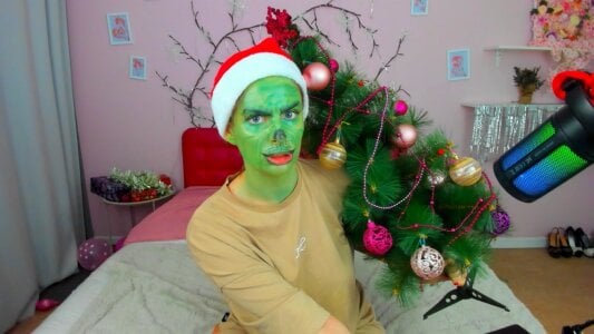 SabrinaRayX Grinch Pic 3