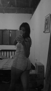 sexy18iris Public Pic 4