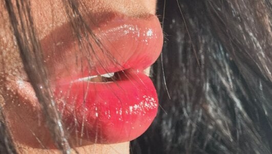 Zdjęcia clara_evanss_s Here is this cute girl with red lips:  9