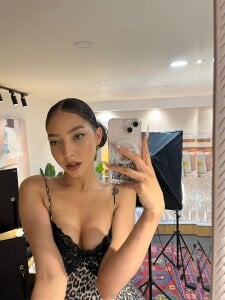 Lyahaven Hot me Pic 3