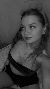 Anora_18 Public Pic 5