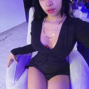 MiaAndLiamBenson She 🌸🐇 圖片