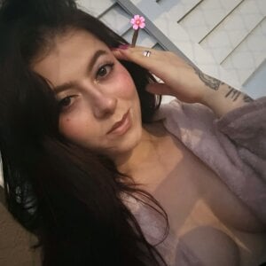 GabriellaManhaesSmoking fetish 💨✨🌇 Bild 2