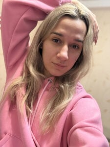 MaryBennetts Pussi opens up like a flower under someone else's gaze slika