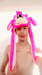 LatinsBoys18 Public Pic 9