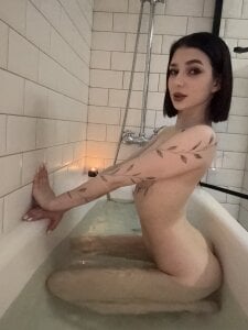 ammy_cummy A wave of heat washed over my body... Pic 3