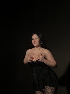 rh de JuliyaMayss  4 Imagens