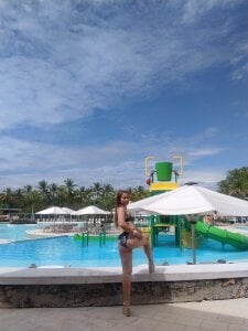 LaraCaliente Public Pic 9