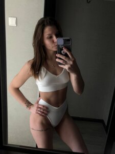 Perfil Modelo Webcam DeborahHall | Stripchat