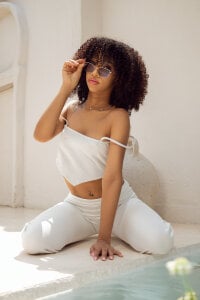 CamilaJohnston White day Pic 4