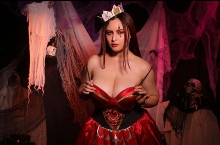 Lia-addams Halloween Pic
