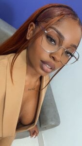 ShantalGomes Do you need a sexy secretary 🤓 ? Foto 2