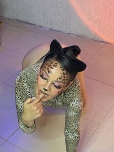 brandi_bae1 I saw a cute kitten✨💕 Pic 6