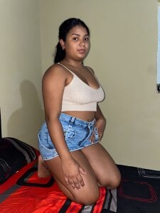 CurlyAliccia_ Public Pic 4