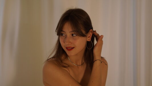 CwenBollding Cover Girl Vibes Pic 3