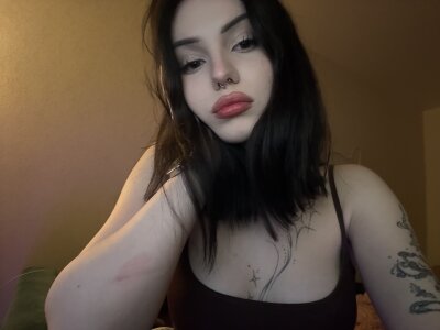 AliceQuenby Public Pic 2