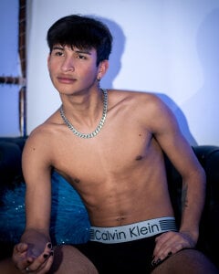 luis_chacon Welcome to my room Pic