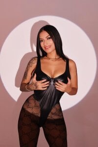 lili_jade222 Morena of infinite charm, pure magic and sensuality in a photo .. Pic 2