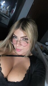 MiaBrown_pink Cam Model Profile | Stripchat
