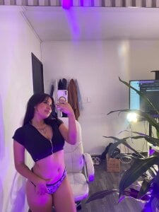 AlisonBeckerr_ come let's play Pic 2