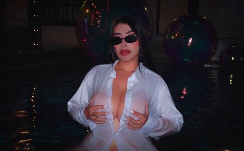 LeahLombardi_ 🥵Pool Night😏 Bilde