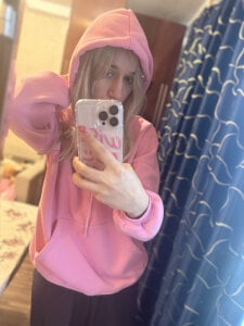 MaryBennetts Pussi opens up like a flower under someone else's gaze slika 4