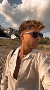 Me 👅😛 de RioBlaze  5 Imagens