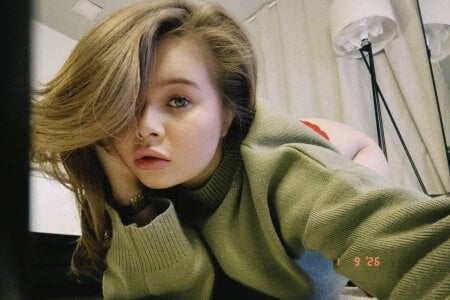 Anna_Nicol The sweater is comfortable! Pic 2