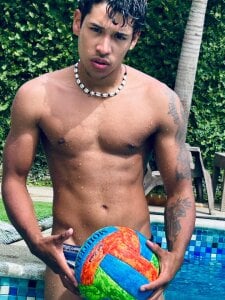 Ryan_and_Aria Be Happy Pic 3