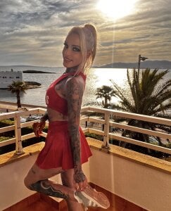 Sophie-Logan-Ink Public Hình